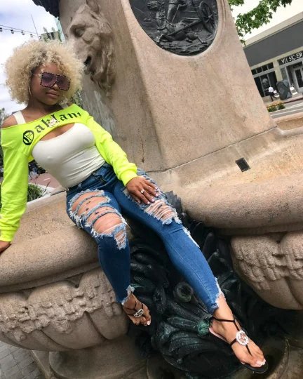 camicolaceUSA's tweet image. Oakland made, handmade. This long sleeve super crop is giving street style meets cozy — bold, fly, and one-of-a-kind like The Town itself. ✨

#OaklandStyle #BayAreaVibes #SuperCrop #StreetChic #HandmadeWithLove #CamiCoLace