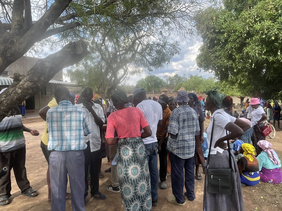 cottcozw's tweet image. Cotton inputs distribution for the 2025/26 season is currently underway in Machiva, Jerera, with farmers receiving their allocations.
#TransformingCommunities