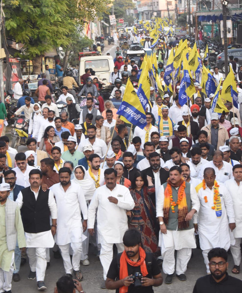 timesofindia's tweet image. AAP MP Sanjay Singh launched the ‘Rozgar Do, Samajik Nyay Do’ march from the banks of the Saryu River in Ayodhya, protesting against the BJP government in Uttar Pradesh.