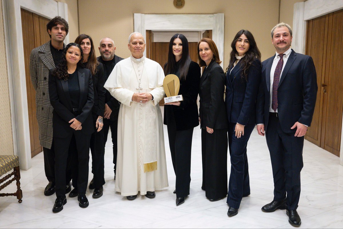 Laura Pausini tweet media