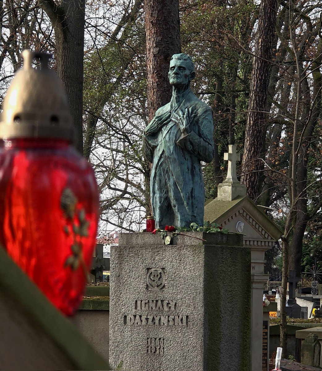 Listopadowa wizyta w Krakowie, to i obowiązkowy hołd jednemu z Ojców Niepodległej Polski. Niech pamięć o Ignacym Daszyńskim kwitnie! 🇵🇱