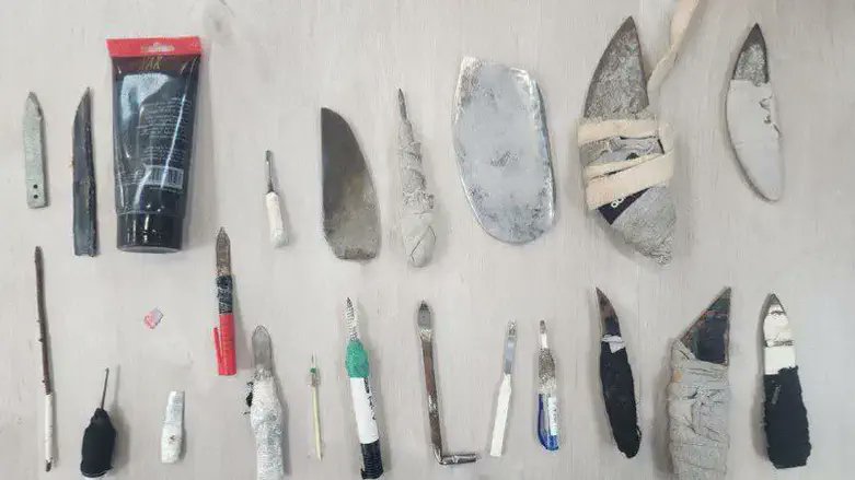 MOSSADil's tweet photo. 🚨 INSIDE THE CELLS: OCT 7 TERRORISTS STILL MAKING WEAPONS

Exclusive photos from inside Israeli prisons show that October 7 terrorists are still crafting improvised weapons behind bars, turning everyday objects into tools for violence.

🔹 Homemade knives, sharpened spikes, and metal springs — all built from beds, fences, and cell hardware.
🔹 Even safety pins and ropes were repurposed to injure or strangle guards.
🔹 These were discovered during raids by Force 100, the elite Prison Service unit that handles the most dangerous inmates.

A Force 100 fighter said:
“We enter cells with 50–100 of these murderers, unarmed, just shields and tasers. Every one of them could attack. Every search is about saving lives.”

Another reason we need the death penalty. Agree?

Stay connected, follow @MOSSADil.