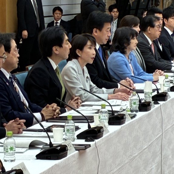 Masoud_km's tweet photo. @takaichi_sanae ||🚨|| Hot off the press: The PM made trending topic today by wearing a #pearl necklace!
||💎|| Pearls in the chamber—Japan’s light endures.
📌 #PearlPower 🔸 #Elegance 🔸 #Japan
📌 #eleganceinmotion https://t.co/6OENAmh847