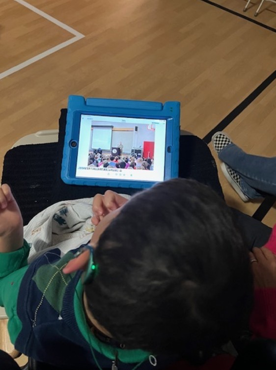 On Veterans Day, this educator ensured their student with CVI could "see" the speaker at the assembly by capturing a close-up photo. This smart adaptation ensures full engagement despite visual challenges. That’s UDL! #CVI #EdTech #Inclusion <a href="/ViennaES/">Vienna ES</a> <a href="/ATS_FCPS/">ATS FCPS</a>