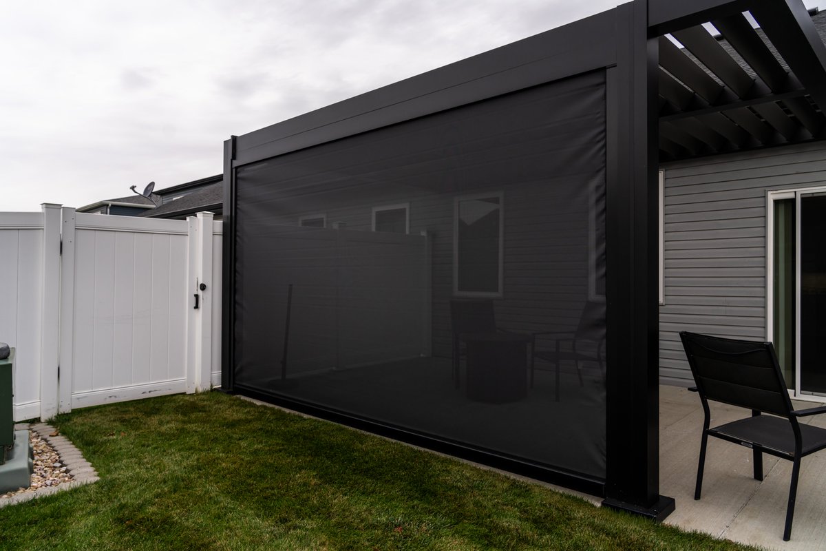 HeritageExt's tweet photo. Precision meets comfort.
R-Breeze pergola + Azenco motorized screens = perfection.

Appreciate the Schafers for having us on this one!
#HeritageExteriors #OutdoorUpgrade #PergolaLife https://t.co/cyBo2J88ix