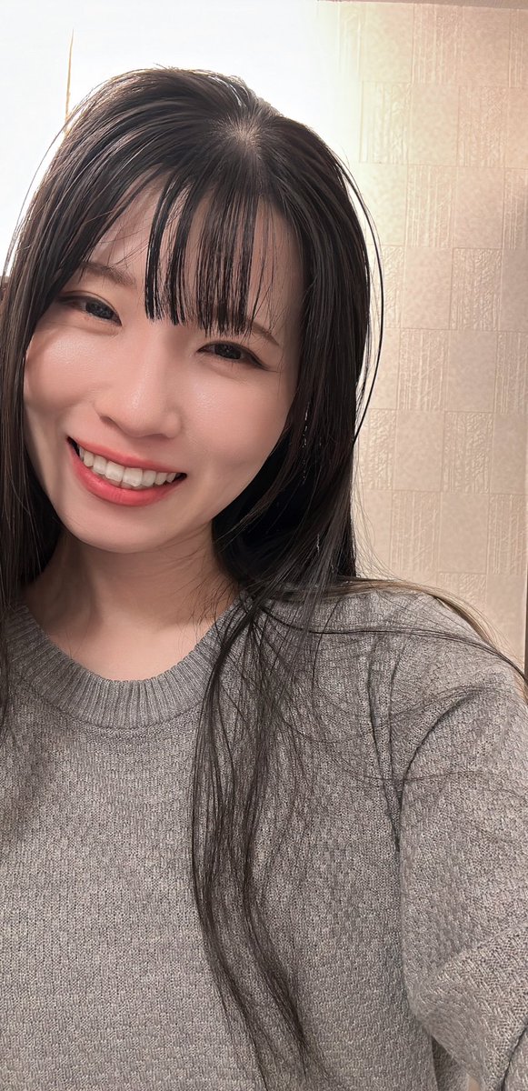 真顔が怖いとよく言われるので、なるべく笑っております。皆さま、今日も１日お疲れさまでした。良い夢を。