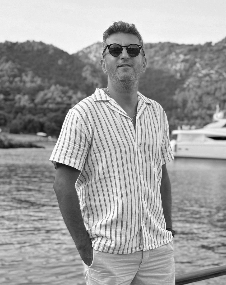 Belediyemiz Emlak İstimlak Müdürlüğü’nde görev yapan değerli çalışma arkadaşımız Özgür Durukan’ı kaybetmenin derin üzüntüsünü yaşıyoruz.

Yarın (13 Kasım Perşembe) öğle namazının ardından Gaziemir Beyazevler Camii’nden son yolculuğuna uğurlayacağımız kıymetli mesai arkadaşımız