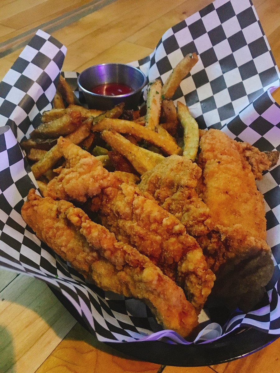 chiwarehouse's tweet image. Craving a plant-based treat? Our BEYOND Chicken Tenders are a game-changer! Paired with our house cut fries and your choice of dipping sauce, it's the ultimate indulgence. 🍟🌱 #BeyondDelicious #ChicagoEats