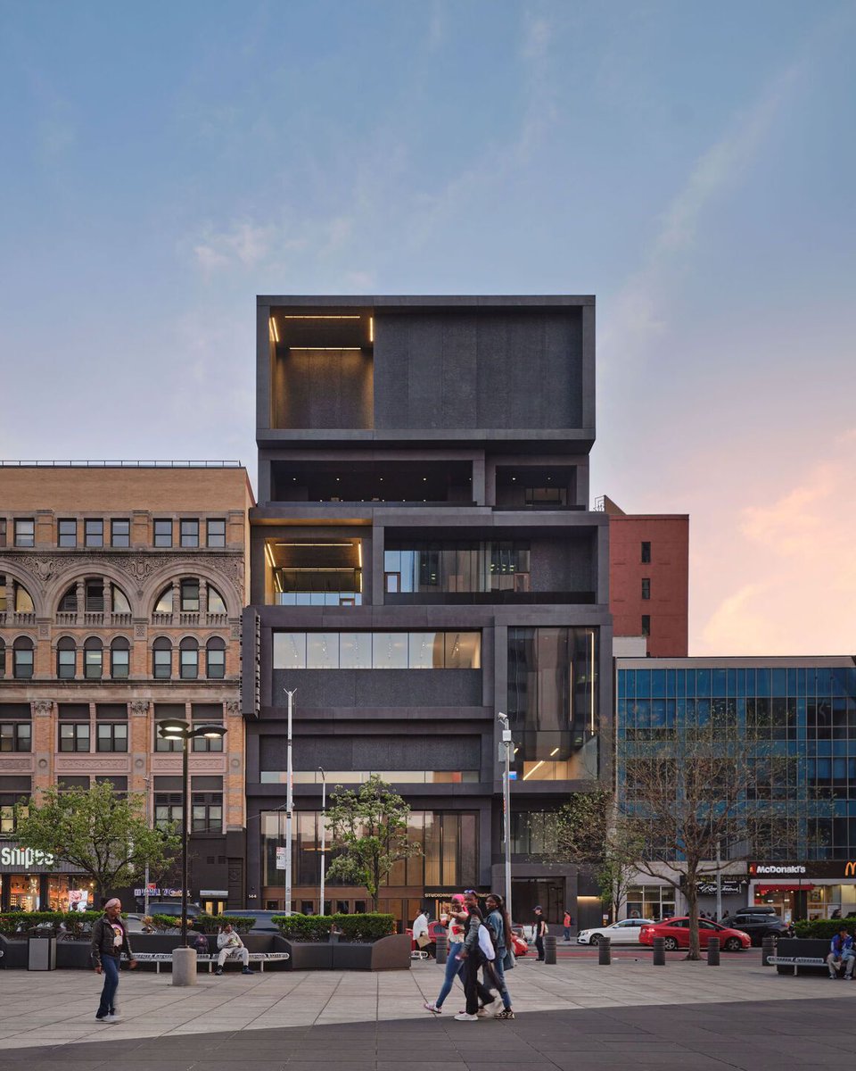 Archello's tweet image. The Studio Museum in Harlem by @AdjayeAssoc is a landmark of cultural identity and craftsmanship.
buff.ly/2I1ocqf 

#BarbaraDundesArquitetura #InteriorArchitecture #WoodDetails