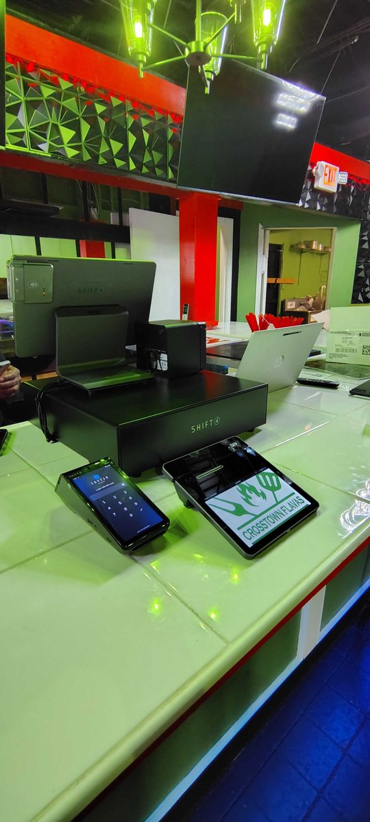 CPando_SkyTab's tweet image. 🔥 FLAVAS BAR &amp;amp; GRILL is serving up good vibes and even better eats right here in Memphis, TN!
From juicy burgers and tasty wraps to their mouthwatering rack of lamb 🥩 — this spot has something for everyone. 🍽️ Perfect place to chill, eat, and kick back with friends or family.…