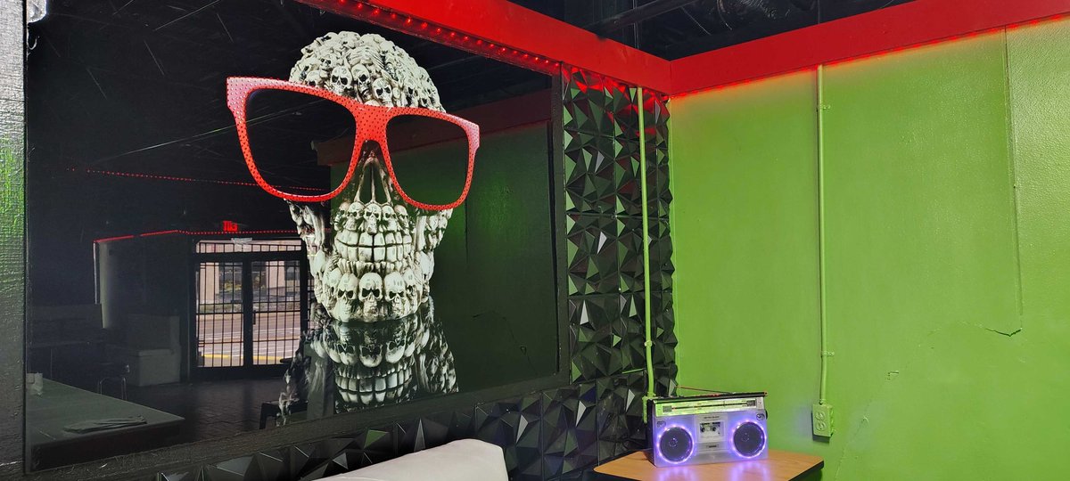 CPando_SkyTab's tweet image. 🔥 FLAVAS BAR &amp;amp; GRILL is serving up good vibes and even better eats right here in Memphis, TN!
From juicy burgers and tasty wraps to their mouthwatering rack of lamb 🥩 — this spot has something for everyone. 🍽️ Perfect place to chill, eat, and kick back with friends or family.…