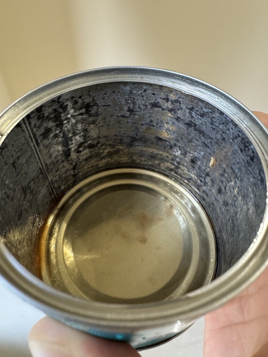 PawelDecowski's tweet photo. @HeinzUK What’s this? No damage to the tin but there’s some black stuff on the entire inside of the tin. It comes off a bit if rubbed. I dumped the contents to be safe. https://t.co/Tn49sBDPgz