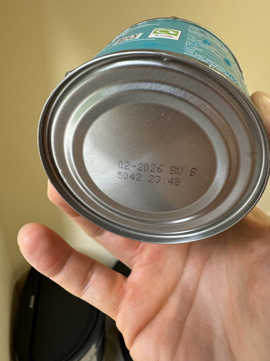 PawelDecowski's tweet photo. @HeinzUK What’s this? No damage to the tin but there’s some black stuff on the entire inside of the tin. It comes off a bit if rubbed. I dumped the contents to be safe. https://t.co/Tn49sBDPgz