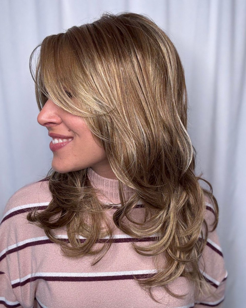 pattispearls's tweet image. Gorgeous face-framing layers and loose curls 😍👏 Gisele by @jonrenau in Shaded Pralines n&apos; Cream 14/26S10 is so classy and pretty!

Shop it here: wigsbypattispearls.com/products/gisel…

#wigsbypattispearls #thinhairsolutions #tryon #alternativehair #hairlosssolutions #hairconfidence #jonrenau
