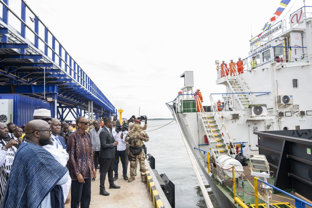 Imirimo yo gucukura amabuye y’ubutare ari mu akenewe cyane ku Isi mu mushinga witwa Simandou Iron Ore ukorerwa mu Majyepfo ya Guinée irarimbanyije. Ni umwe mu mishinga ikomeye ku Isi, kuko ni wo mugari mu bucukuzi bw’amabuye ya Iron Ore, akorwamo ibyuma.

*Inkuru irambuye*⤵️⤵️