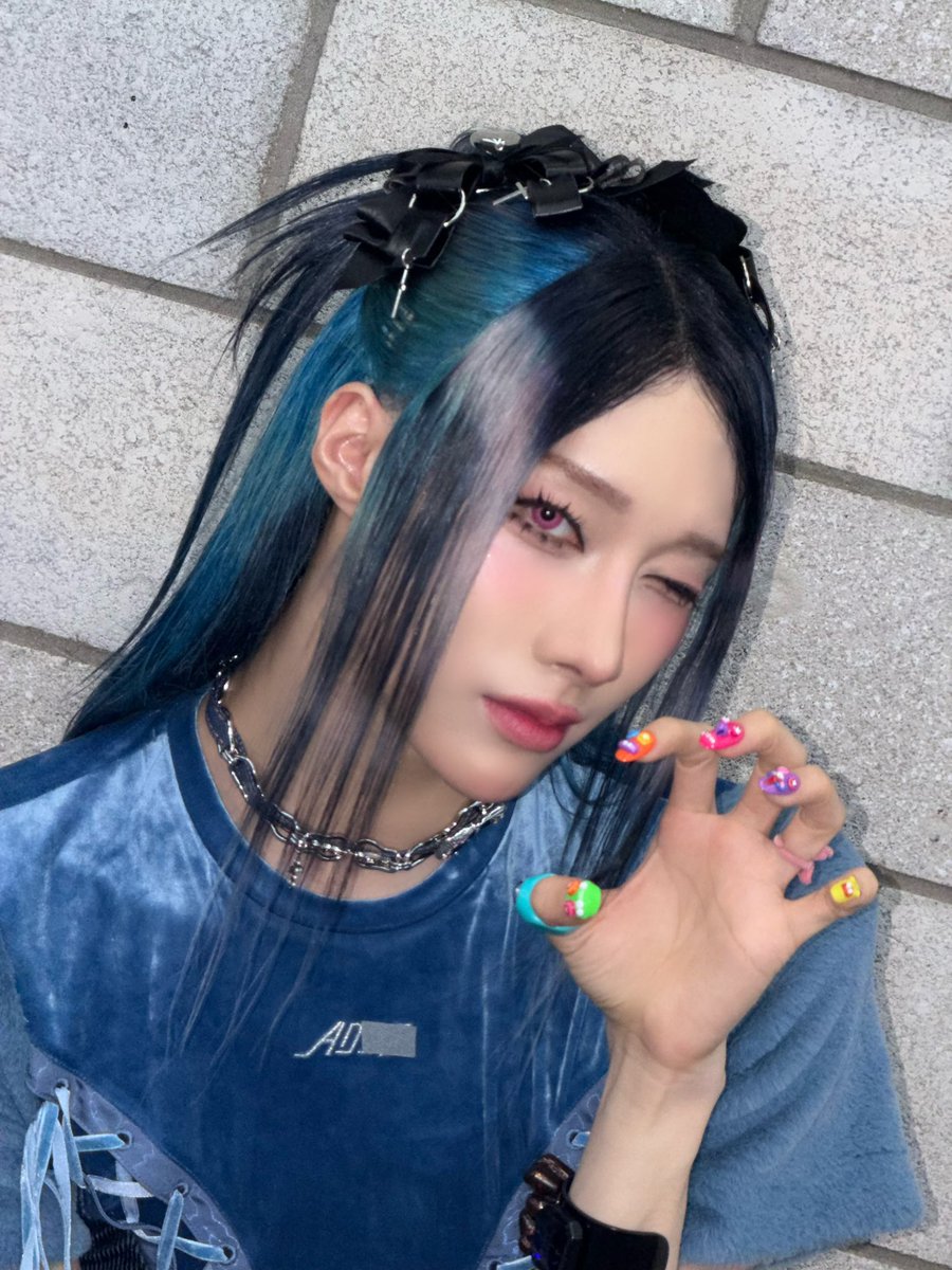 251111 — photo 📸 (*ˊᵕˋ*)੭ ੈ❤︎ 🩷 — XLOV's RUI makes our