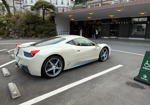 G5kD4i1WIAAIgCW?format=jpg&name=small