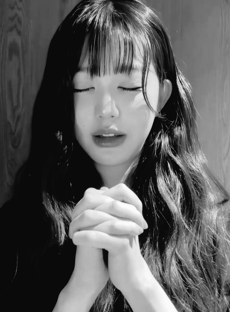 UNlVERSESS's tweet image. ️️

Cemilan tengah malam, berdoa dulu sebelum makan 🖤

📍𝐏𝐈𝐑 - 𝐌𝐢𝐥𝐞𝐧𝐢𝐚𝐥 𝟑

 ️️