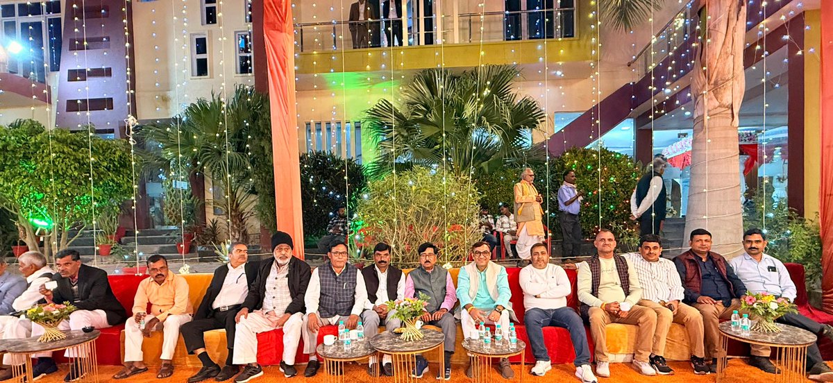 manishrawatmla's tweet image. 12-11-2025
श्री आशीष कुमार सिंह चैहान (पिंटू) नि0 हीरपुर के यहाँ वैवाहिक कार्यक्रम में।