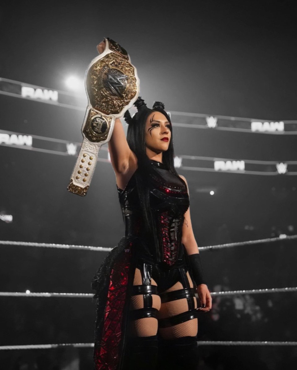 StephVaquerFans's tweet image. Her first title defense ✨

#WWERaw @Steph_Vaquer
