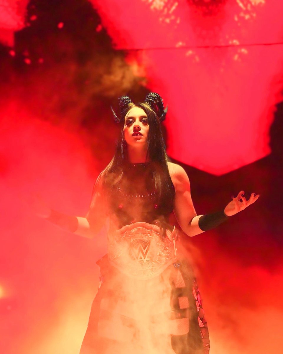 StephVaquerFans's tweet image. Her first title defense ✨

#WWERaw @Steph_Vaquer