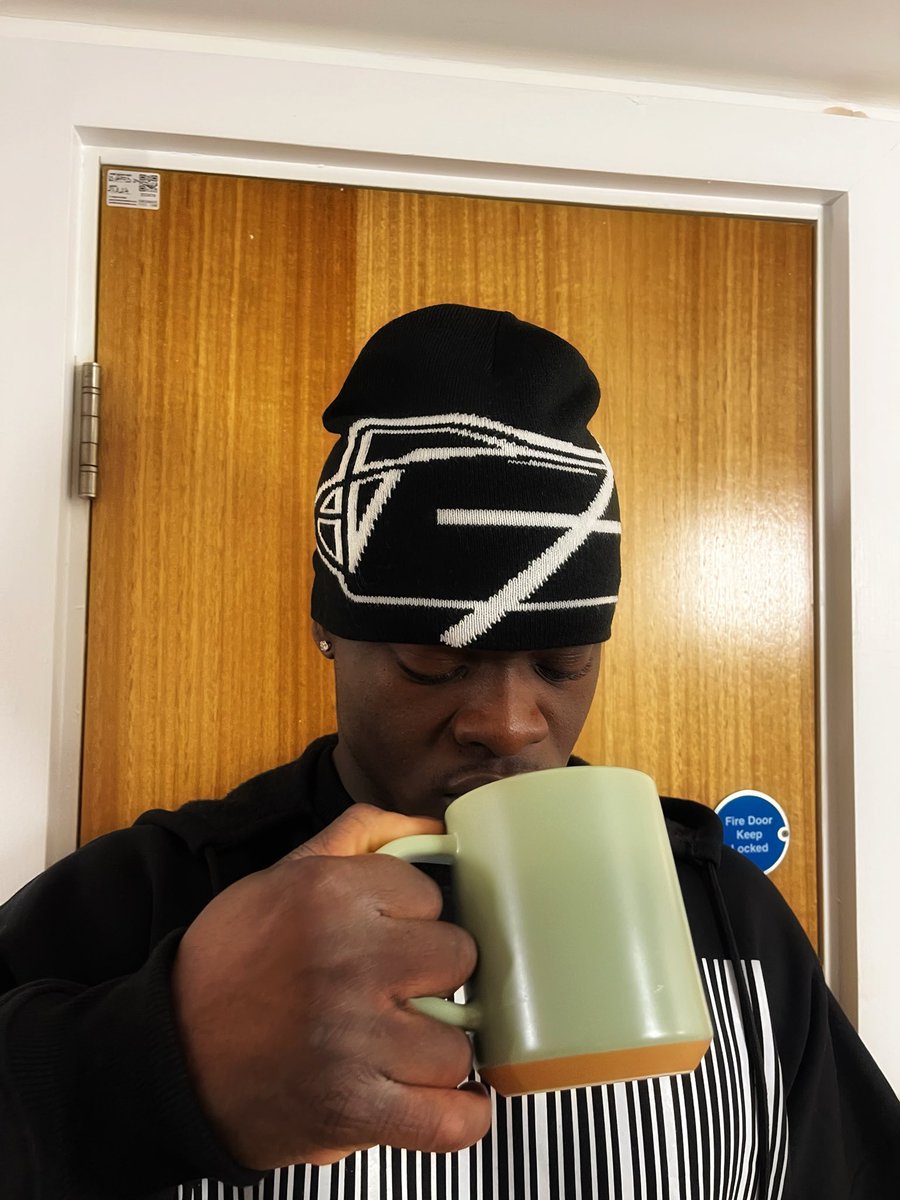 lumisoeuvre's tweet image. FRIDAY, 6PM