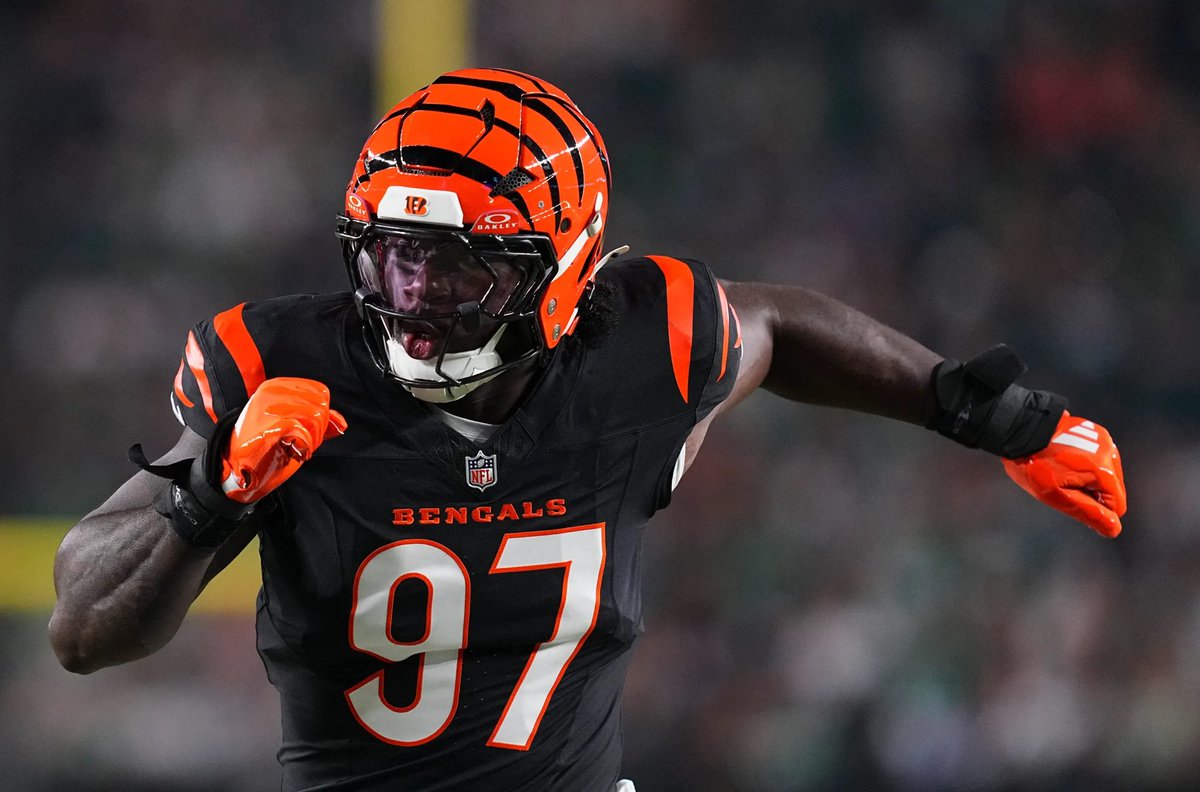 CincyHub's tweet image. BREAKING NEWS:

We are approaching 11 straight weeks that Cincinnati #Bengals first round pick Shemar Stewart is holding out from sacking the Quarterback. 

We will keep you updated on if he plans to end his hold out soon.