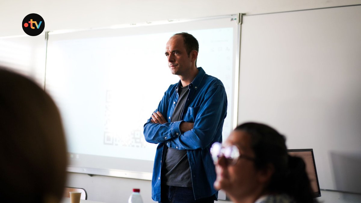 ✏️ #ÉducMédiasInfo | Les ateliers du jour proposés aux enseignants :

• EMI et esprit critique à l’ère de la génération d’images par IA
• Journalisme en temps de guerre
• Comment mieux guider les ados dans leurs pratiques numériques ?