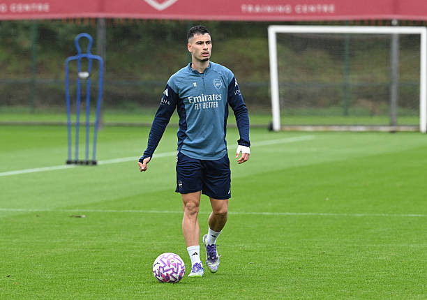 OssamaFPL's tweet image. عودة مارتينلي اليوم إلى التدريبات الجماعية🔥

أوديغارد &amp;amp; هافرتز موجودين كذلك ولكن داخل الصالة عكس مارتينلي &amp;amp; مادويكي

اللاعب جاهز ✅.

جيوكيرس غير موجود حتى الآن 👀❌