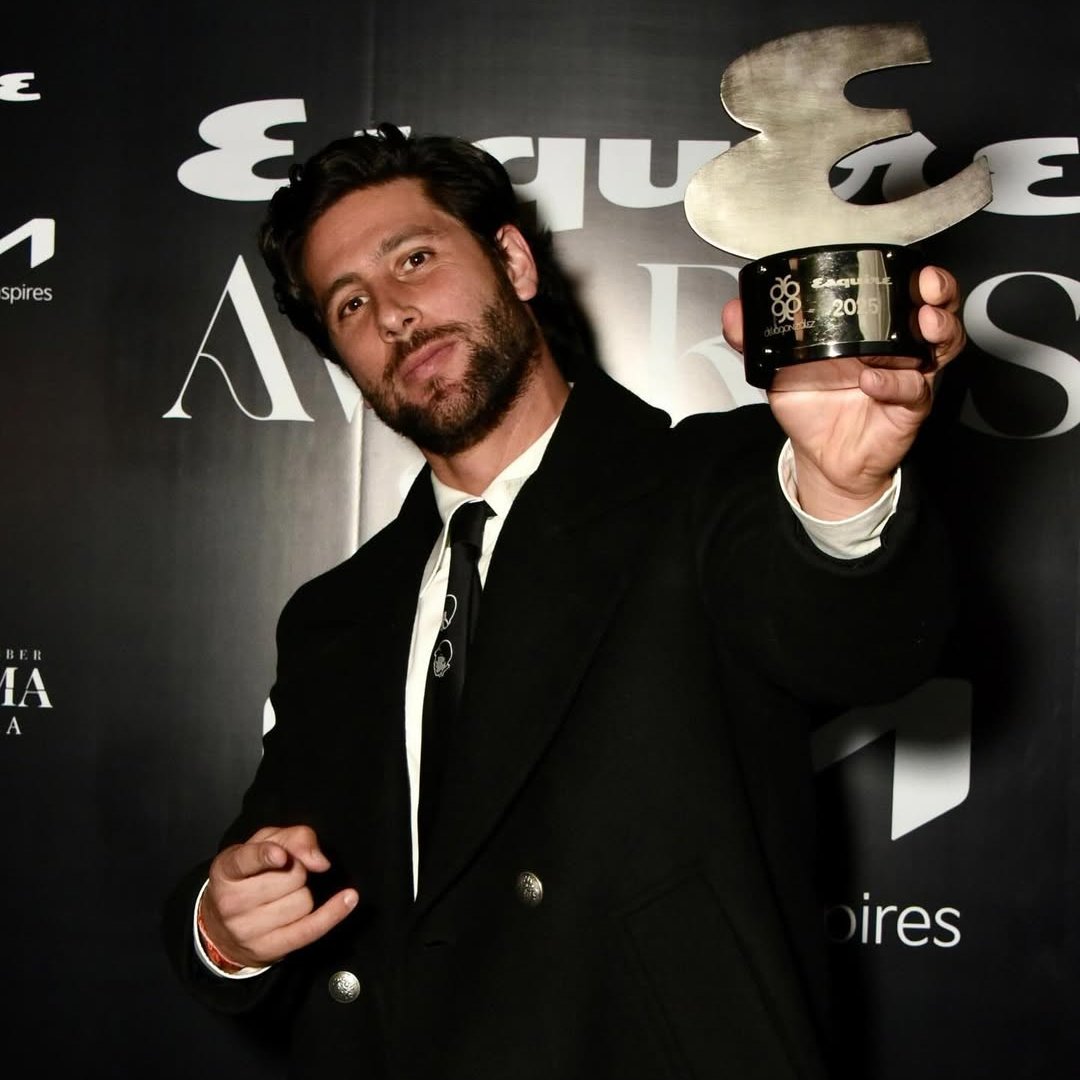 RevistaEliteqr's tweet image. 💫Estilo, talento y actitud se reunieron en los Esquire Awards 2025 en la CDMX, una noche donde la moda y la autenticidad definieron al hombre moderno.🖤🏆

#EsquireAwards2025 #ModaYEstilo #HombresDeÉxito #LuxuryLifestyle 

revistaelitemx.com/talento-estilo…