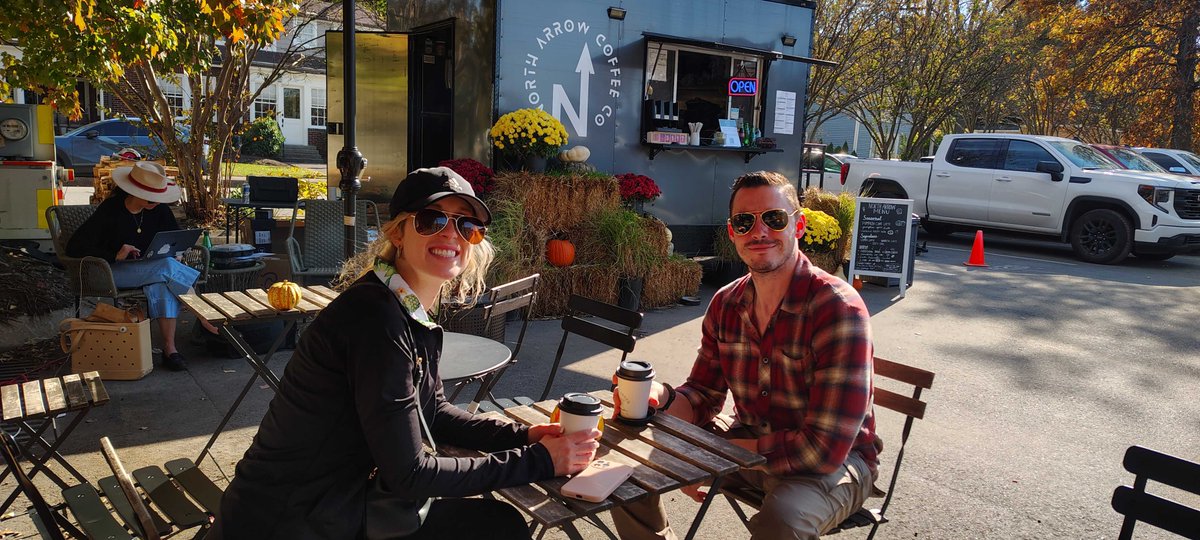 CPando_SkyTab's tweet image. ☕ NORTH ARROW COFFEE CO is brewing up happiness in Franklin, TN! This cozy coffee shop serves all your favorite fresh brews plus a lineup of delicious bites that hit the spot. 🥐☕ Perfect place to relax, catch up with friends, or just enjoy a peaceful moment with a hot cup of…