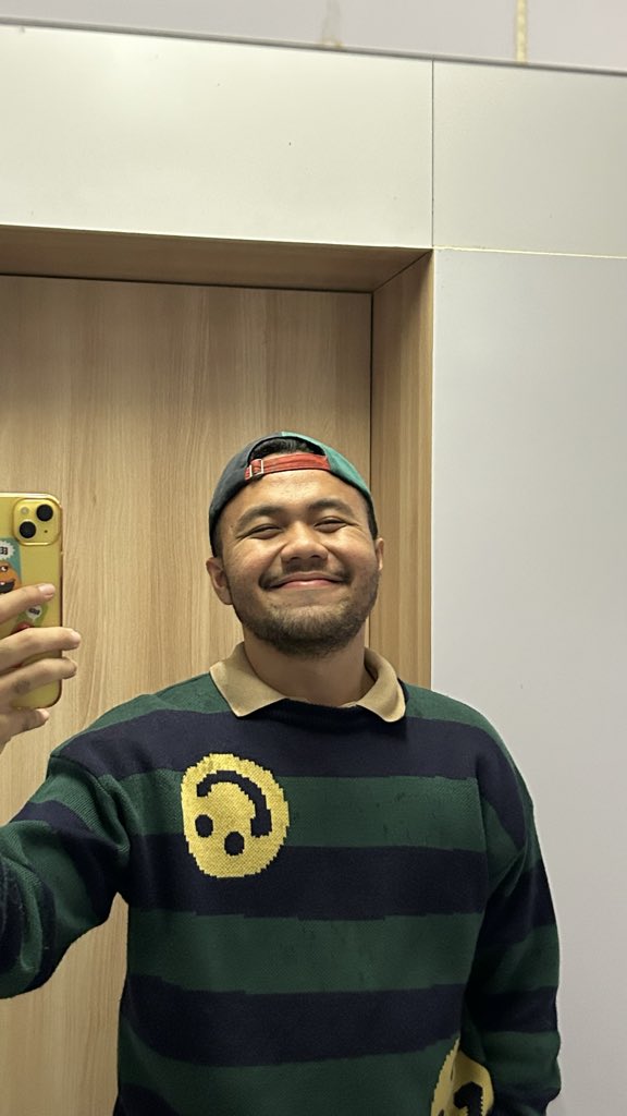 Bangpirko's tweet photo. Mirror selfie di kamar mandi hotel tuh sedep dah pencahayaannya kenapa ya 🤣 https://t.co/tvbeFg3XLP
