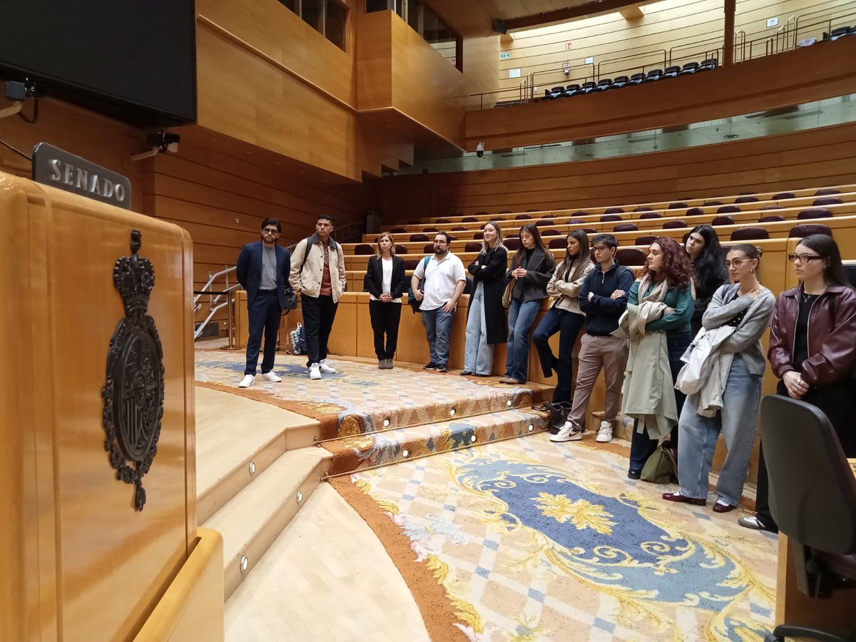 Visita al Senado 🇪🇸 de los alumnos del Máster en Comunicación Política y Empresarial de @UCJC. Aprendizaje y experiencia real.
