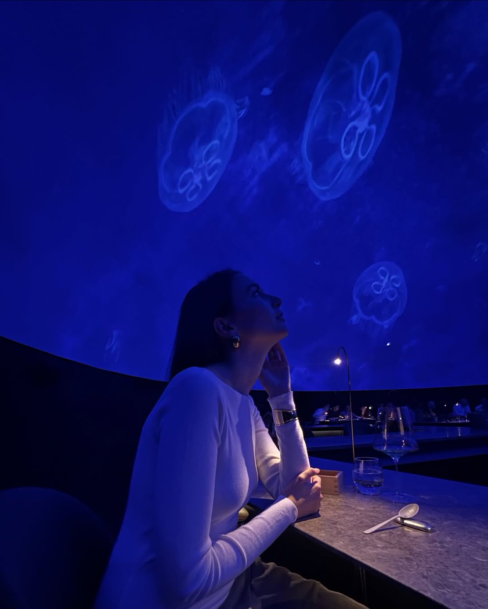 maple_stream's tweet image. Tune your life to your liking; coffee and books are my romantic moments. ☕️ Life needs a little ritual, just as ordinary days need a ray of light. Clothing reflects mood and attitude. Going to exhibitions, experiencing art, and being healed by it—not to please anyone, but simply