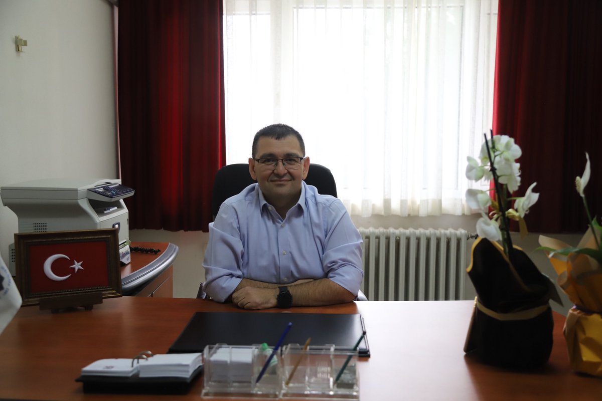 cuilahiyat_edu's tweet photo. Çukurova Üniversitesi İlahiyat Fakültesi Dekanı Prof. Dr. Fatih Yahya AYAZ ile dekan yardımcıları Prof. Dr. Tuğrul YÜRÜK ve Doç. Dr. Aygül DÜZENLİ’yi yeni görevlerinden dolayı tebrik eder, başarılar dileriz. https://t.co/tyflxIDtoM