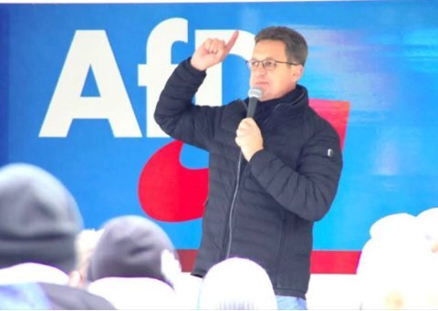 GR_BsB's tweet photo. AfD-Rede in Neutraubling: Wortwahl könnte für Verbotsverfahren relevant sein -
https://t.co/Jo5FQOGqu9
#EndstationRechts #GRBsB
Bei seiner Kundgebung am vergangenen Samstag in Neutraubling äußerte der AfD-Landtagsabgeordnete Dieter Arnold Aussagen, die im Rahmen eines mögli… https://t.co/U9l4KfeJnN