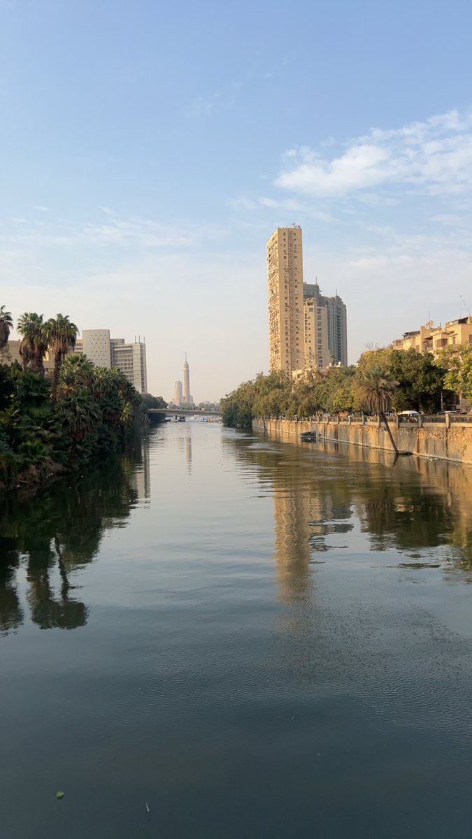 طَرِبَ الفُؤادُ وَليتَهُ لَم يَطرَبِ 
وَعَناهُ ذِكرى خُلَّةٍ لَم تَصقَبِ
ـ
سَفهاً وَلَو أَنّي أَطَعتُ عَواذِلي 
فيما يُشِرنَ بِهِ بِسَفحِ المِذنَبِ
ـ
لَزَجَرتُ قَلباً لا يَريعُ لِزاجِرٍ 
إِنَّ الغَويَّ إِذا نُهي لَم يُعتِبِ