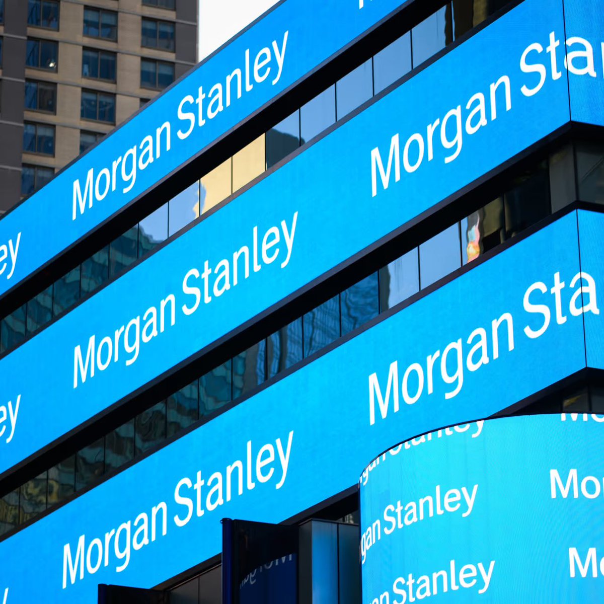 tslaming's tweet image. Morgan Stanley analyst Adam Jonas highlighted several key developments for Tesla beyond the pay package vote, which could move $TSLA significantly over the next 6–12 months 🚨

1️⃣ Unresolved Tesla investment in xAI: The relationship between Tesla and xAI is viewed as a powerful…