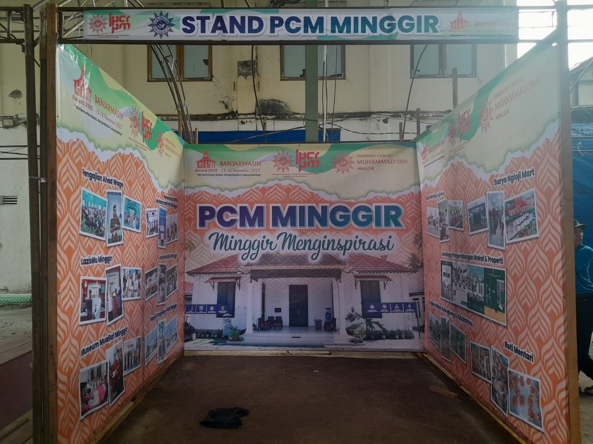 pcmminggir's tweet photo. Ketua PCM Minggir, H. Ngadimin, M.Pd., (kopiah coklat) memimpin langsung persiapan stand dalam CRM Award VI di Banjarmasin

#CRMAwardVI #MinggirMenginspirasi

@lpcrm_muh https://t.co/pYnIdqltjB