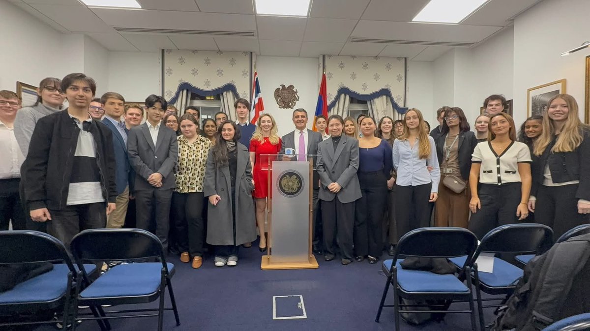 VaruzhanN's tweet image. It was a pleasure to welcome members of the @UCL Diplomatic Society to the Embassy
We discussed Armenia’s foreign policy priorities and 🇦🇲🇬🇧 relations.
A lively Q&amp;amp;A concluded an engaging exchange with future diplomats 📚🎓