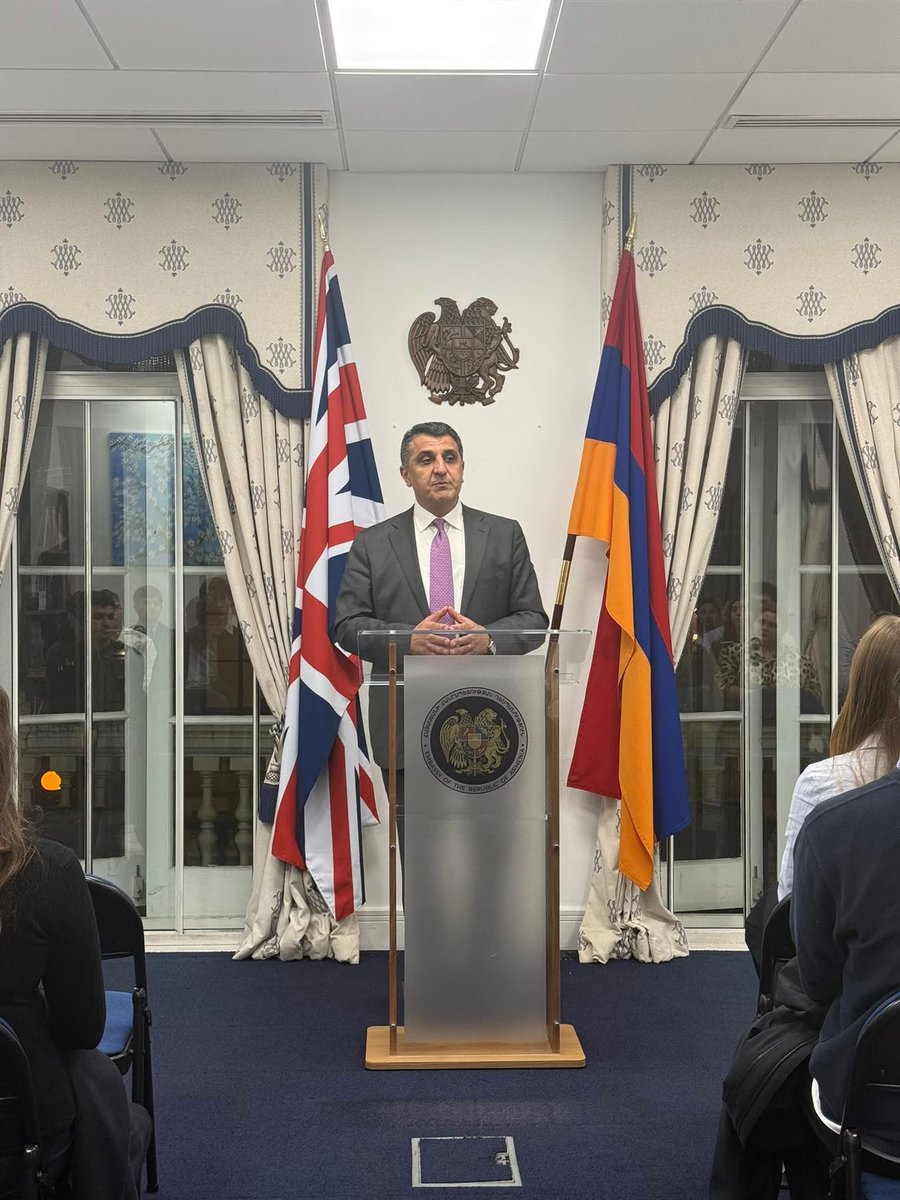 VaruzhanN's tweet image. It was a pleasure to welcome members of the @UCL Diplomatic Society to the Embassy
We discussed Armenia’s foreign policy priorities and 🇦🇲🇬🇧 relations.
A lively Q&amp;amp;A concluded an engaging exchange with future diplomats 📚🎓