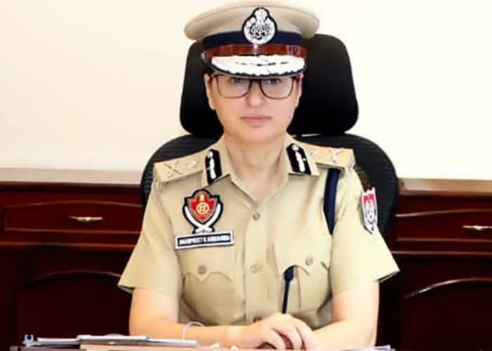 yespunjab's tweet photo. Jalandhar Police Recovers 92.4 Grams Heroin and 124 Intoxicating Tablets; 9 Cases Registered Under NDPS Act https://t.co/QmAKuVmQNB
#Jalandhar #PassportAdaalat #RPOJalandhar #PassportServices #YesPunjabNews #CitizenServices #PunjabNews #PassportDrive #MobileVanService #PublicOutreach