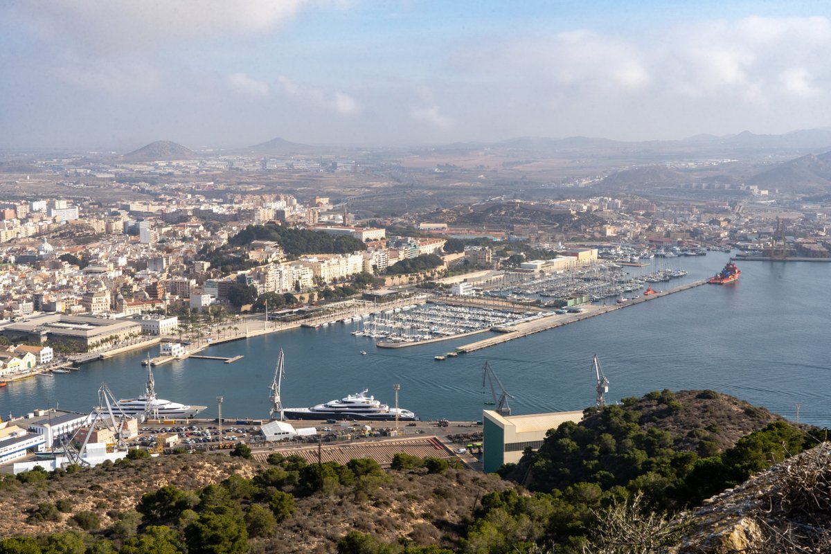 Tenemos mucha suerte de poder disfrutar de estas vistas desde el castillo de Galeras.