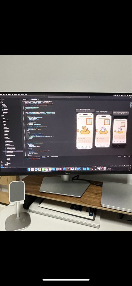 averycode's tweet image. Day 72 of building a mental health app

Working on responsive layout - all cats are finally back home 🥹

Learning: test on different devices early and with the onscreen keyboard