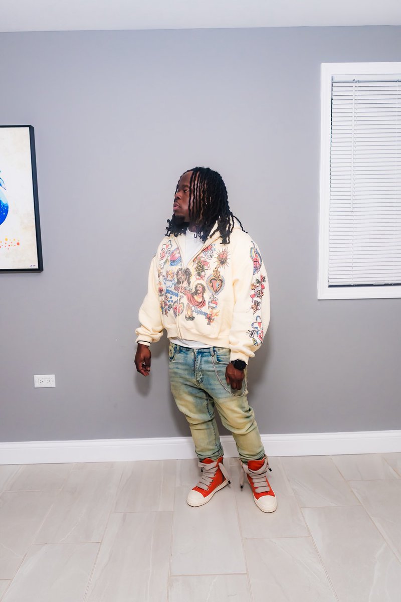 IBallHoesCall's tweet photo. Niggas wanna take my spot but don't know how much it took to be in this postion https://t.co/RrHE32q5pb