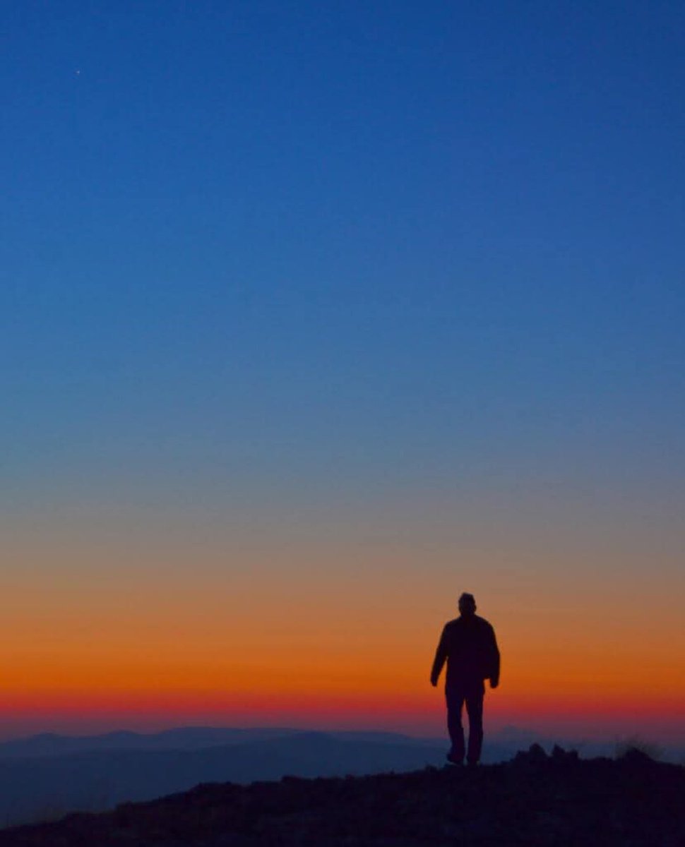 Hayatımız, talip olduklarımız doğrultusunda anlam kazanır. Hakikatin bahçesinde çiçek açmak istiyorsak dikenlerin saldırısına göğüs germeliyiz. Canımız yansa da yara bere içinde kalsak da doğru olan budur.