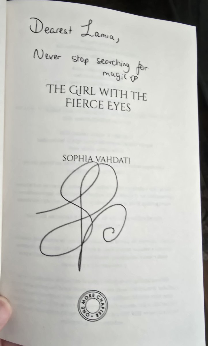 inknest's tweet image. It&apos;s been so hectic (?!winding down 🤲🏻), have only just unpacked book goodies from Brighton. First, this beautiful &amp;amp; very generous gift from @SophiaVahdati (TY!) - looking forward to reading it 🥰

Signed books from new friends are def the highlight of book cons 💚

#BookTwitter