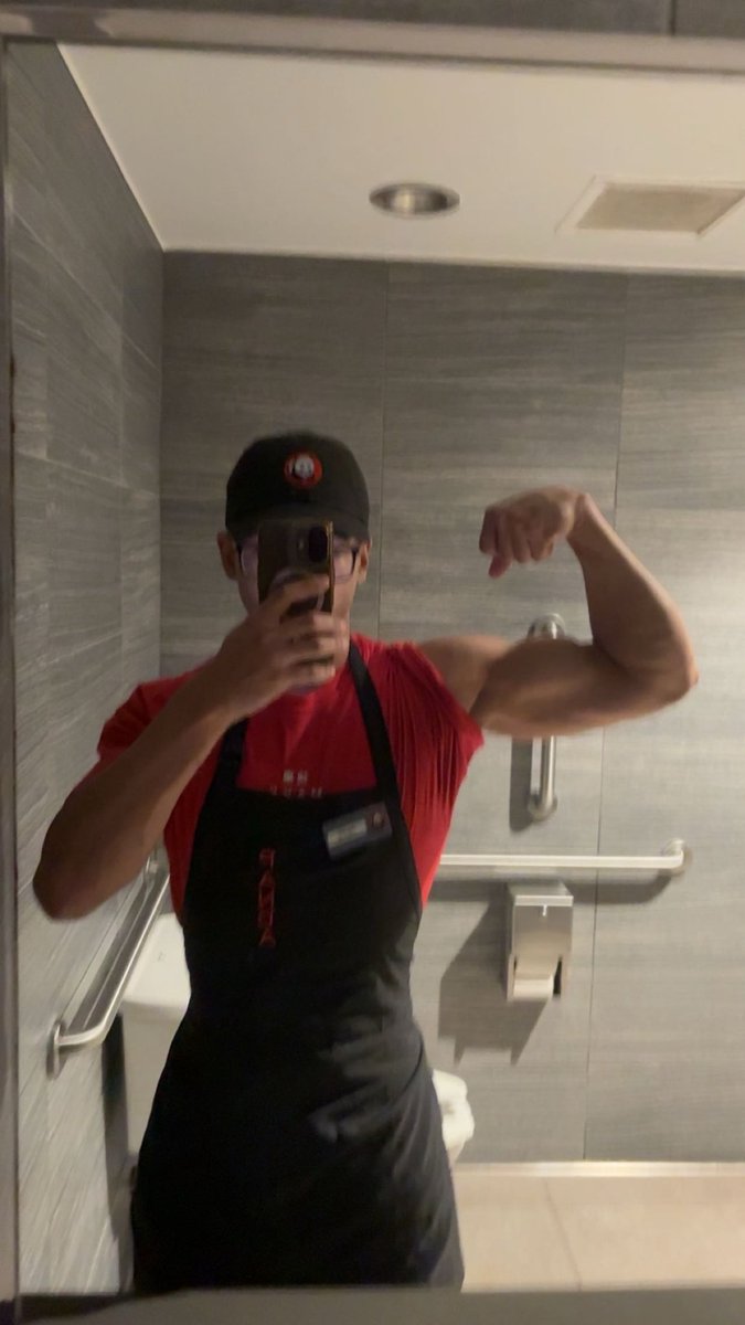 Average size Panda Express worker 🥠