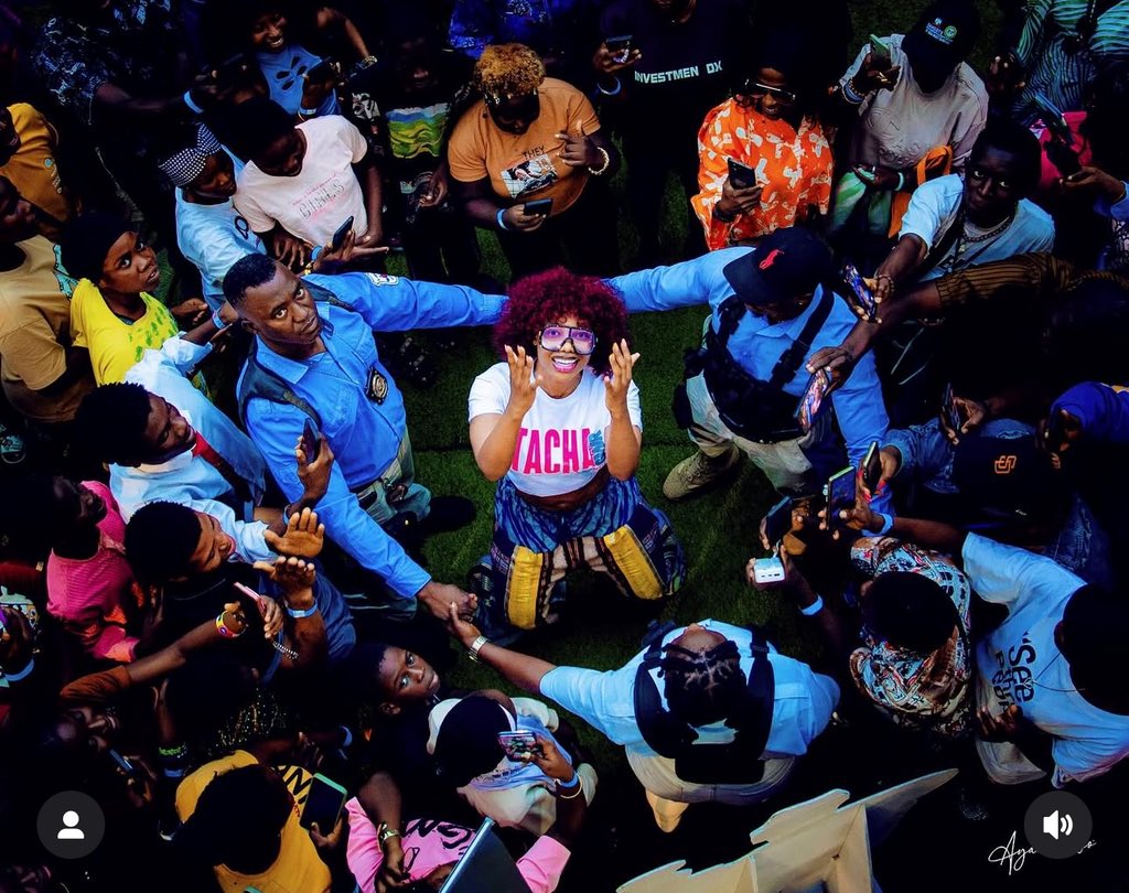 AfricaFactsZone's tweet image. Nigerian Personality, Symply Tacha breaks two Guinness World Records.

She broke the records for the Most Full Cosmetic Makeovers in 8 hours with 82 and the Most Cosmetic Makeovers in 24 hours with 144.