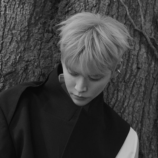 หล่อมาก หล่อแวมไพร์โวตูรี หล่อพ่อมังกร หล่อเจ้าชายชนชั้นสูง หล่ออยากกับหลุดออกมาจากโลกแฟนตาซี ส่วนชุดขอละไว้ในฐานที่ไม่เข้าใจสักอย่าง